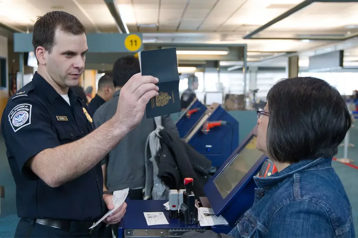 La Oficina de Aduanas y Protección Fronteriza emite advertencias para viajeros.