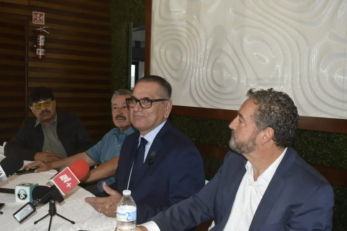 El presidente del CCE señaló que los gobernantes deben priorizar sus funciones y no dejar el cargo por aspiraciones políticas.
