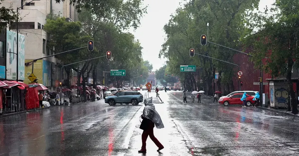 Las autoridades recomiendan precaución ante posibles inundaciones y deslaves.