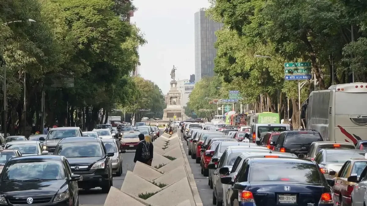 El Hoy No Circula contribuye a la reducción de emisiones contaminantes en la región.