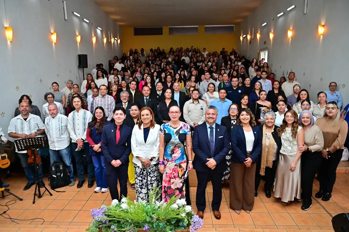 La rectora Yarabí Ávila destaca la importancia de los derechos y el trabajo en equipo durante el aniversario.
