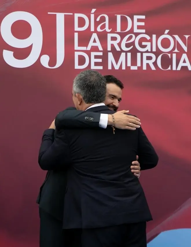 El acto institucional tuvo lugar en La Catedral del Cante, destacando la riqueza cultural murciana.