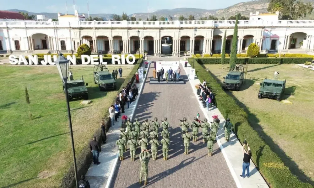 Celebración del 'Mes del Ejército' en San Juan del Río con la participación ciudadana.