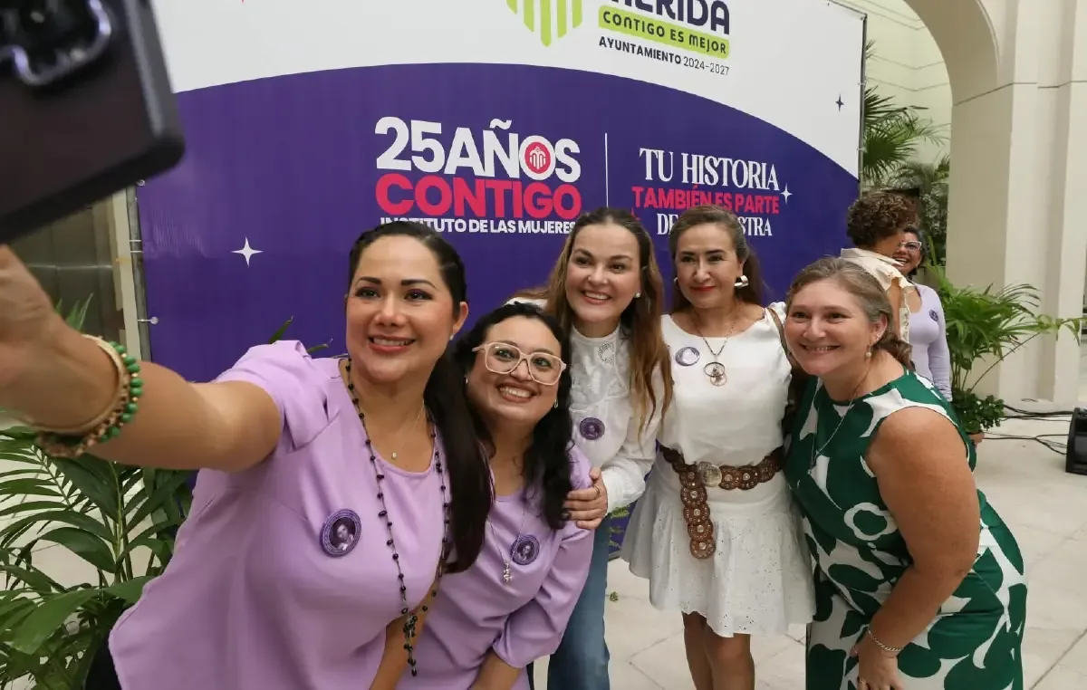 La conmemoración destaca la evolución en el apoyo a los derechos de las mujeres en Mérida.