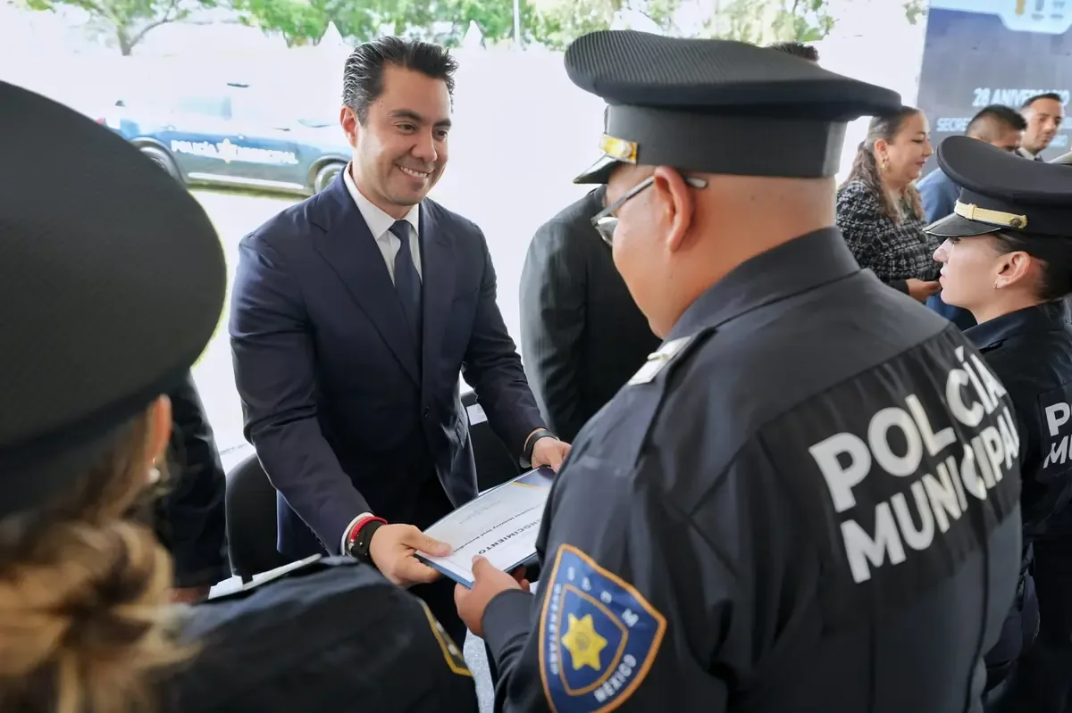 La Secretaría de Seguridad Pública Municipal de Querétaro se fortalece con un reconocimiento a su labor durante 28 años.