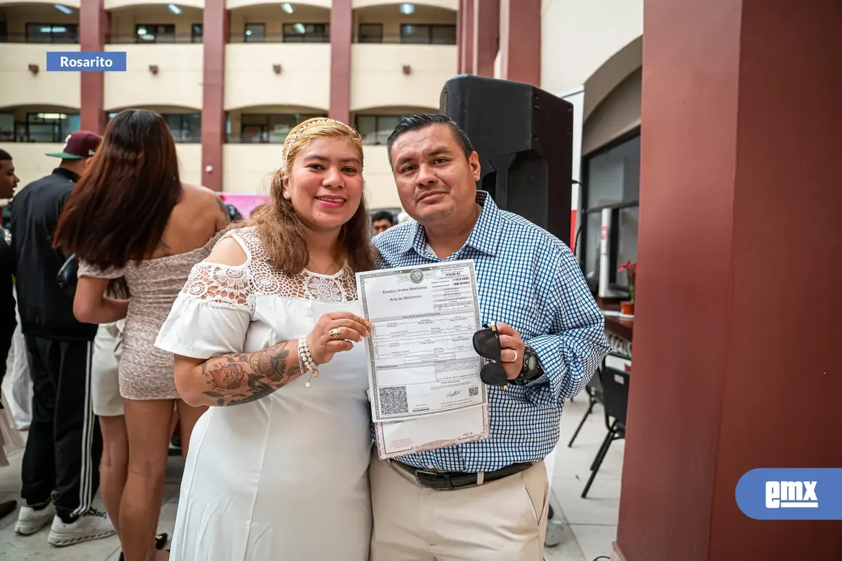 Celebrando el amor, 235 parejas formalizan su unión en un evento significativo en Playas de Rosarito.