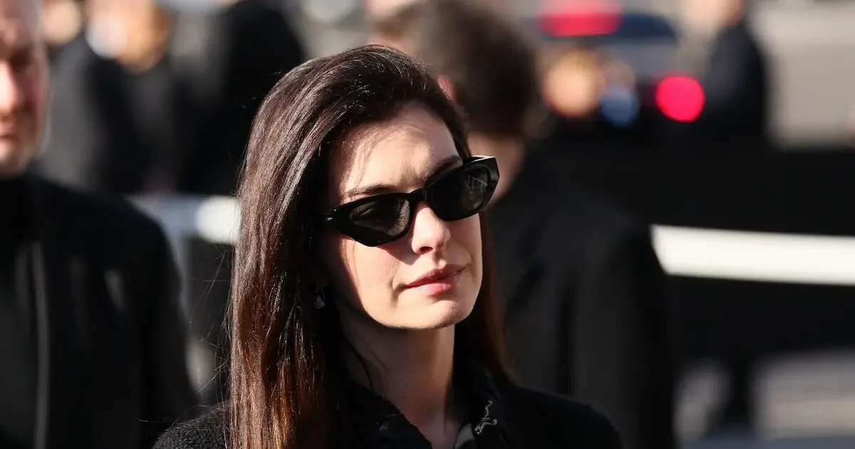 Celebridades como Anne Hathaway rinden homenaje a Valentino Garavani en Roma.