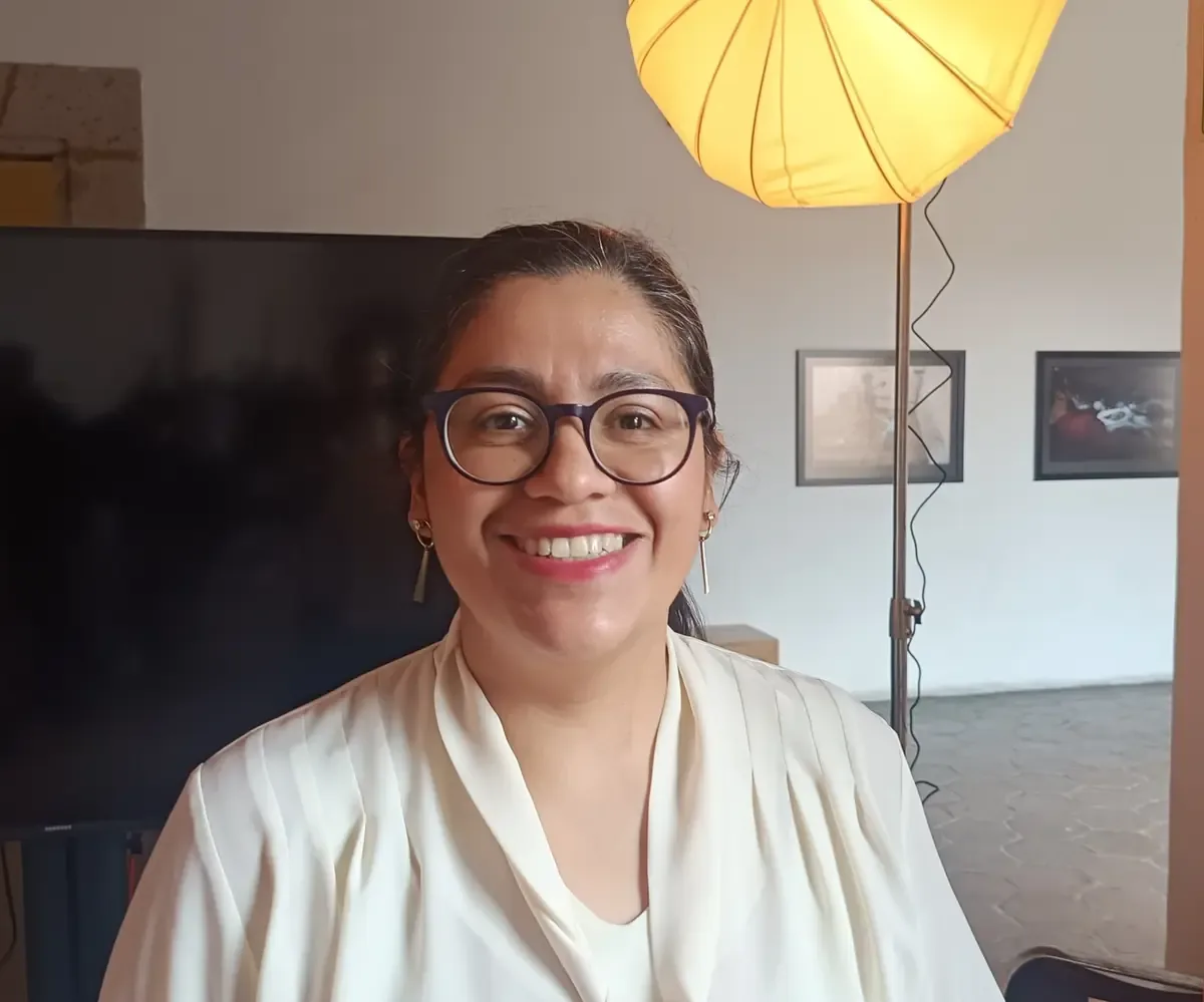 La obra del artista michoacano utiliza inteligencia artificial para representar imágenes históricas.