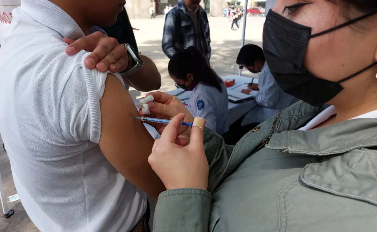 Centros de salud en CDMX ofrecen vacunación contra el sarampión.