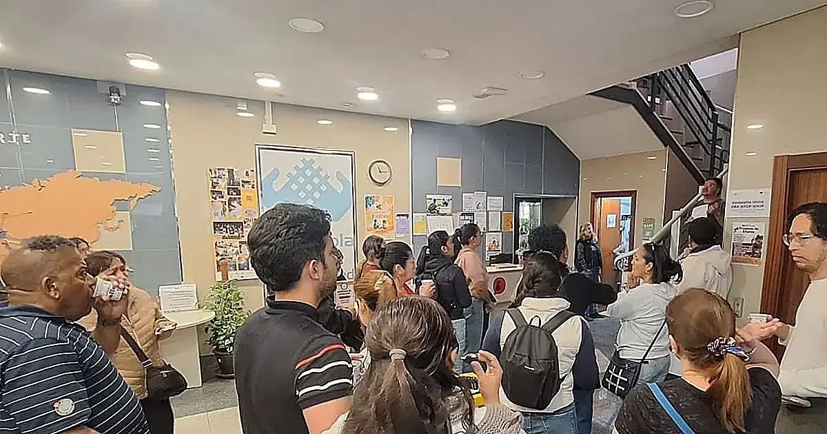 Gran número de solicitudes resalta la importancia de políticas migratorias en España.
