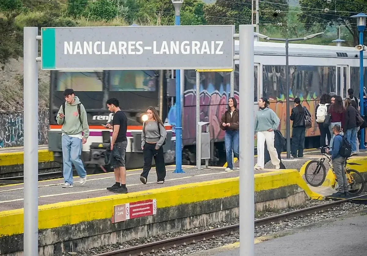 El nuevo servicio facilita el transporte diario a Vitoria, especialmente entre trabajadores y estudiantes.