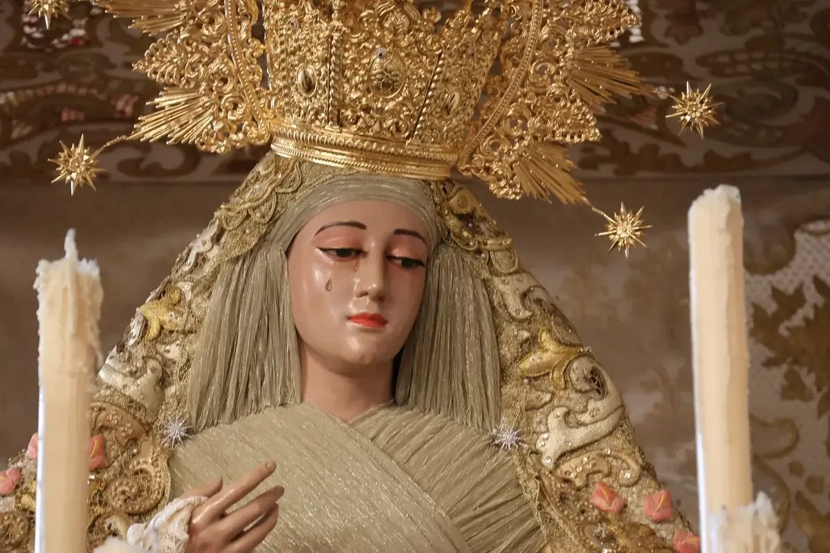 La reciente ceremonia de posesión presidencial ha desatado críticas por su marcado carácter religioso y simbólico.