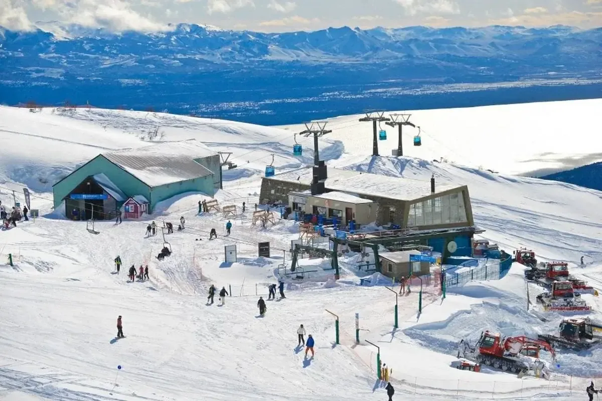 La extensión de la temporada busca beneficiar a los amantes del esquí y la montaña en Bariloche.
