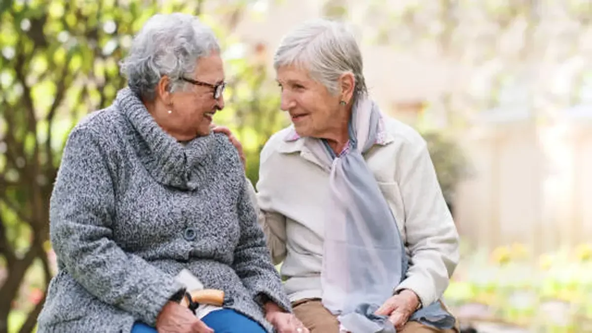 Los pensionados que residen fuera de México deben realizar el trámite para asegurar el cobro de sus pensiones.