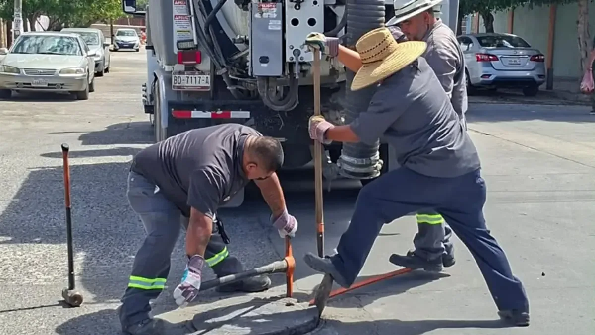 La Comisión Estatal de Servicios Públicos de Tijuana implementa mantenimiento para mitigar riesgos de inundaciones.