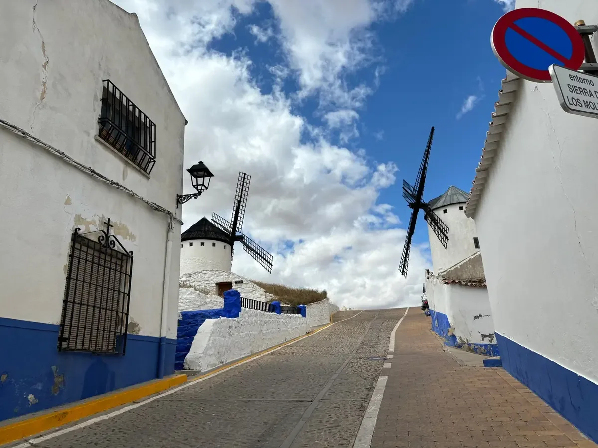 Los agricultores de la colonia LeBarón retuvieron vehículos de la CFE tras el corte del suministro eléctrico.