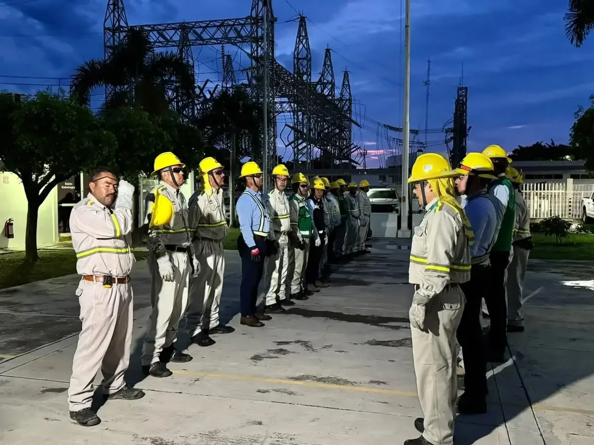 La CFE implementa medidas preventivas para salvaguardar la infraestructura eléctrica ante el huracán Polo.
