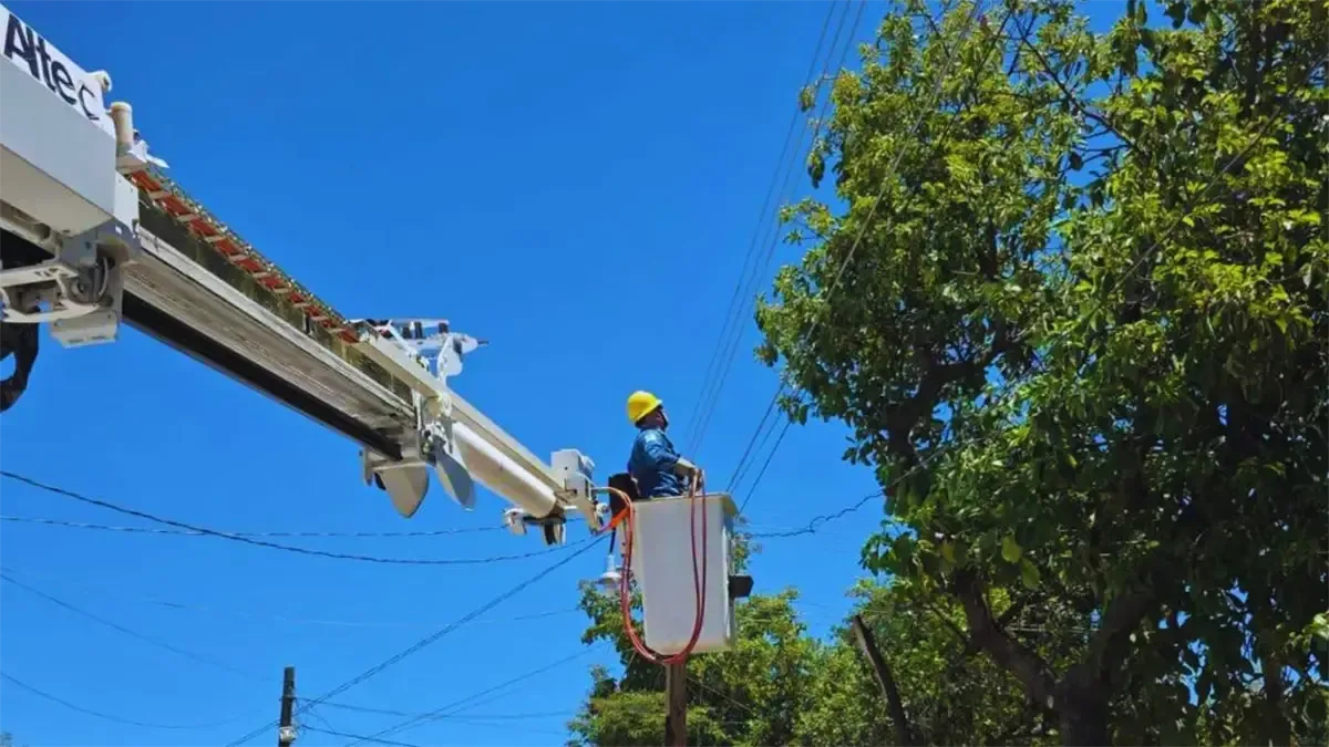 La CFE realizará corte de energía preventiva para evitar accidentes tras fuerte viento en Vicente Guerrero.
