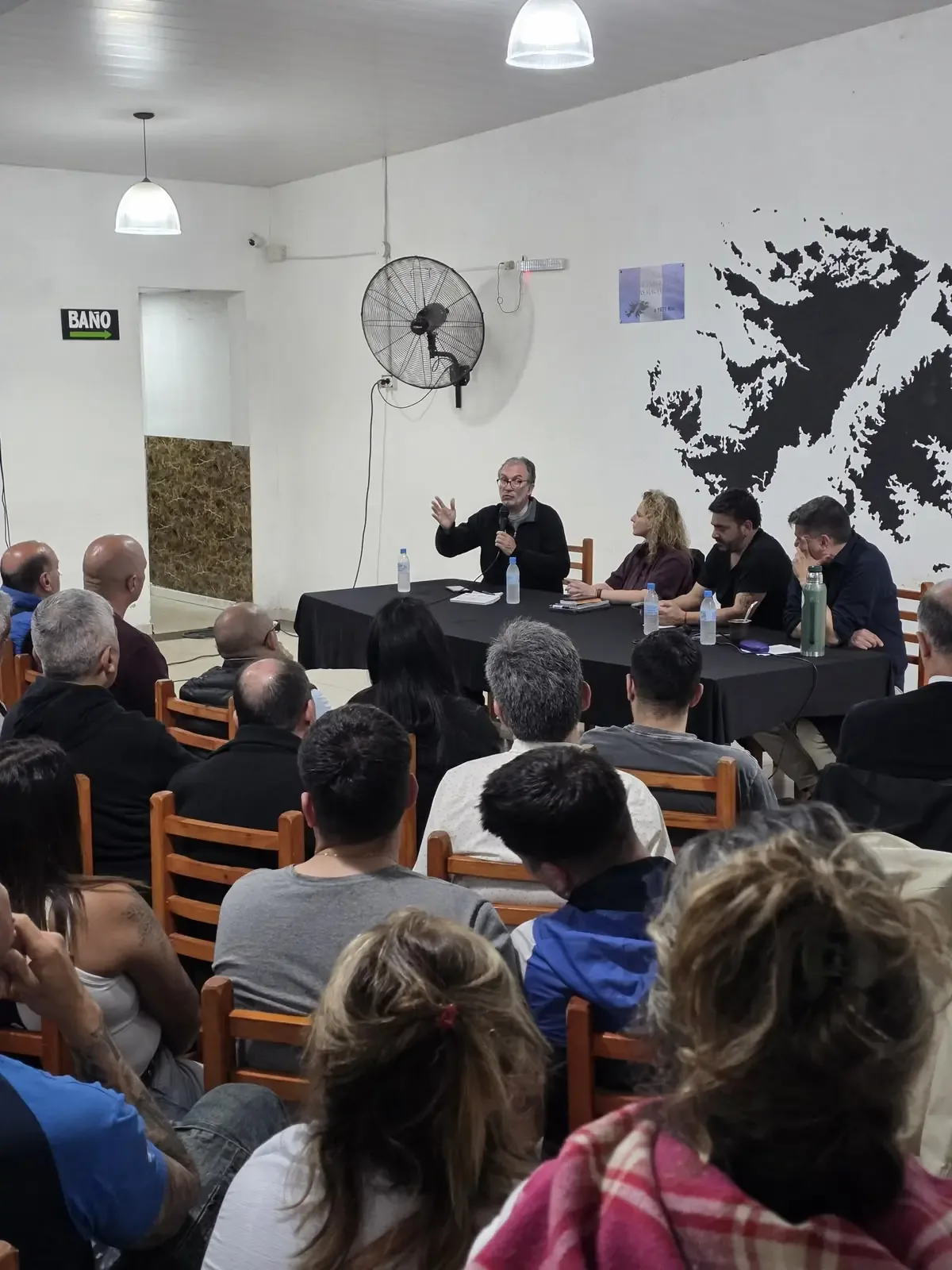 El encuentro abordó la relación entre el avance tecnológico, el trabajo y la justicia social.