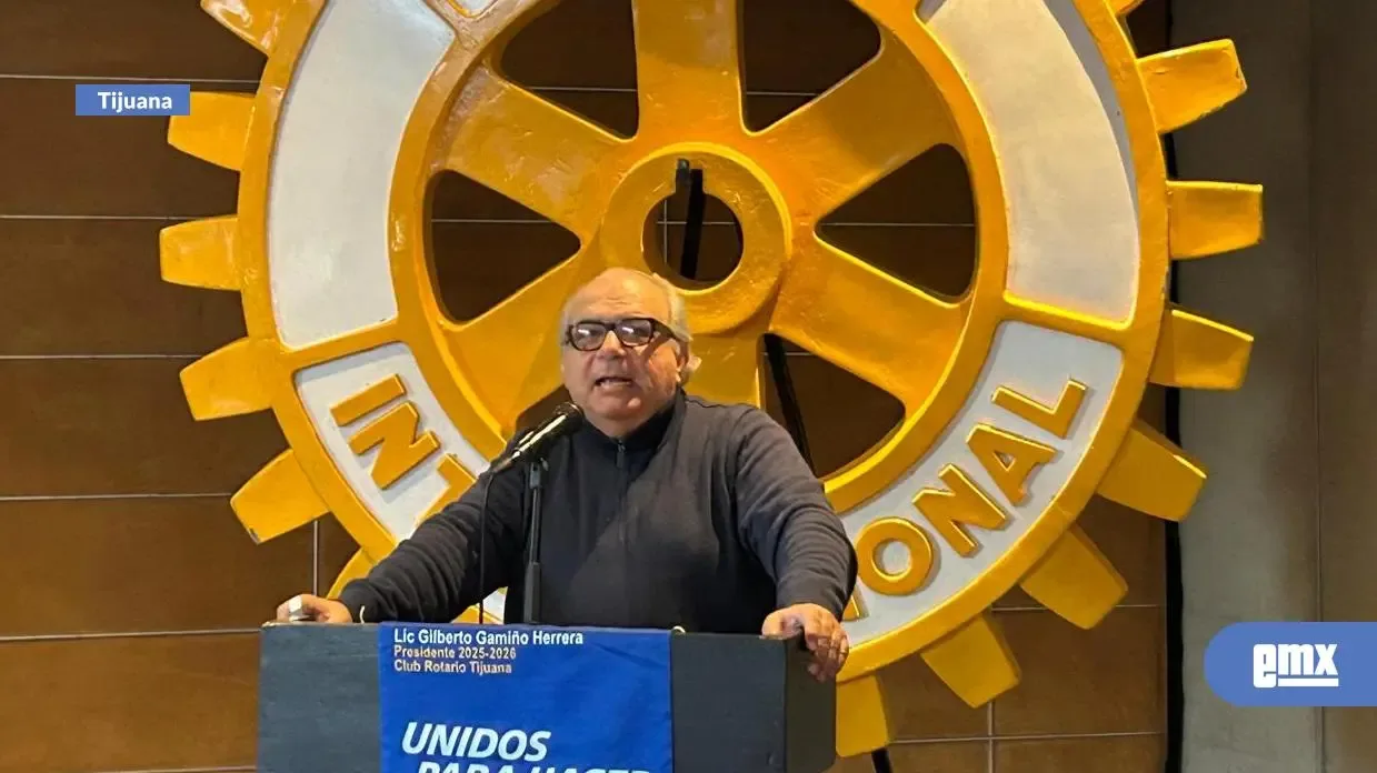 Charla sobre el mariachi en el Club Rotario de Tijuana encabezada por Pedro Ochoa.