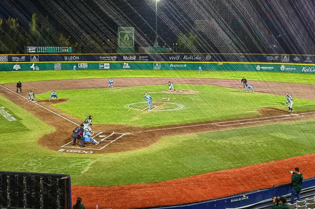 Charros Femenil celebra su victoria en el estadio "TVCUATRO Domingo Santana".