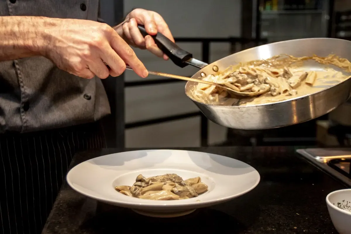 La experiencia gastronómica única de un chef diminuto llega al Hilton Barra.