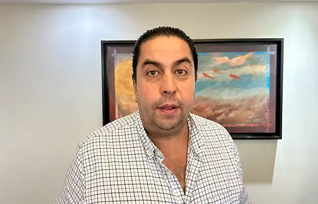 El diputado electo señala irregularidades durante la reciente campaña electoral.