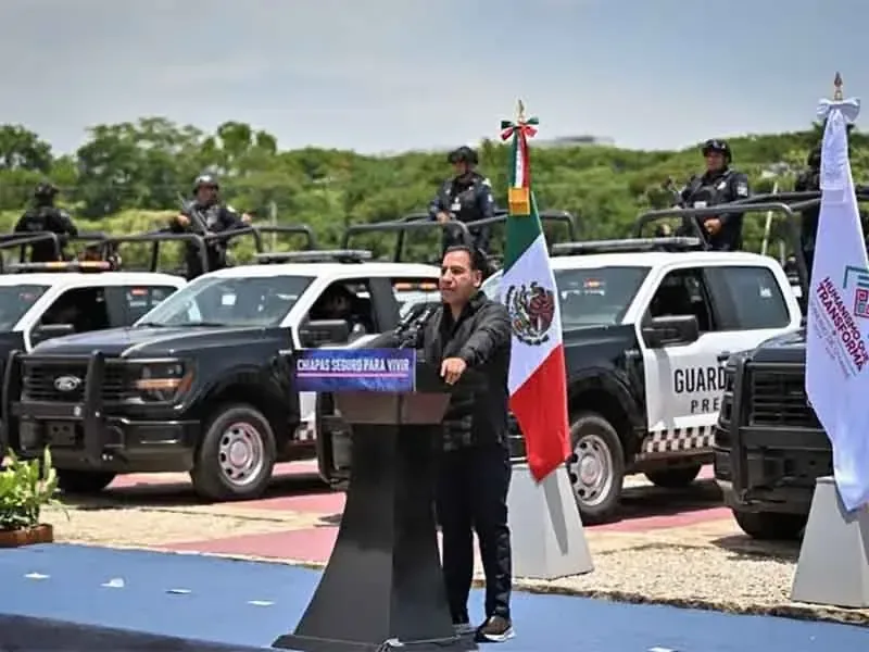 La entrega de patrullas y uniformes por parte del gobierno estatal busca recuperar la paz en la entidad.