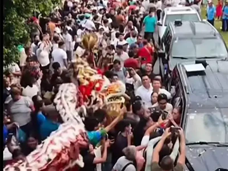 La presidenta Claudia Sheinbaum recibe un cálido apoyo en su visita a Chiapas, donde se refuerza su popularidad.