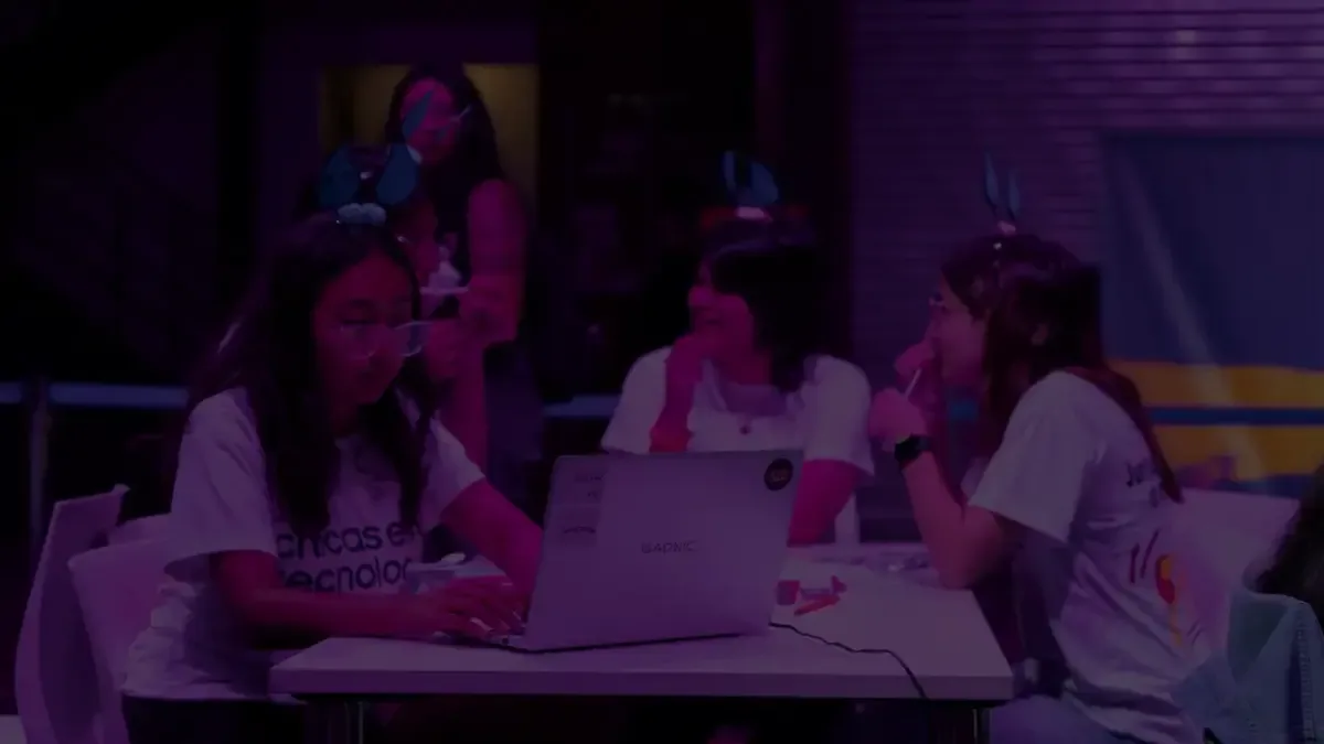 El festival busca reducir la brecha de género en tecnología con talleres y actividades interactivas.