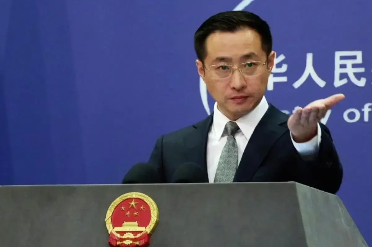 Las tensiones entre Estados Unidos y China se intensifican tras acusaciones de ciberespionaje.