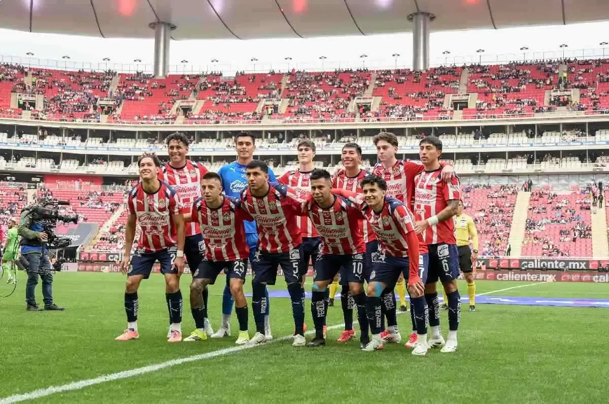 "Chivas celebra su tercer triunfo consecutivo en el Clausura 2026."