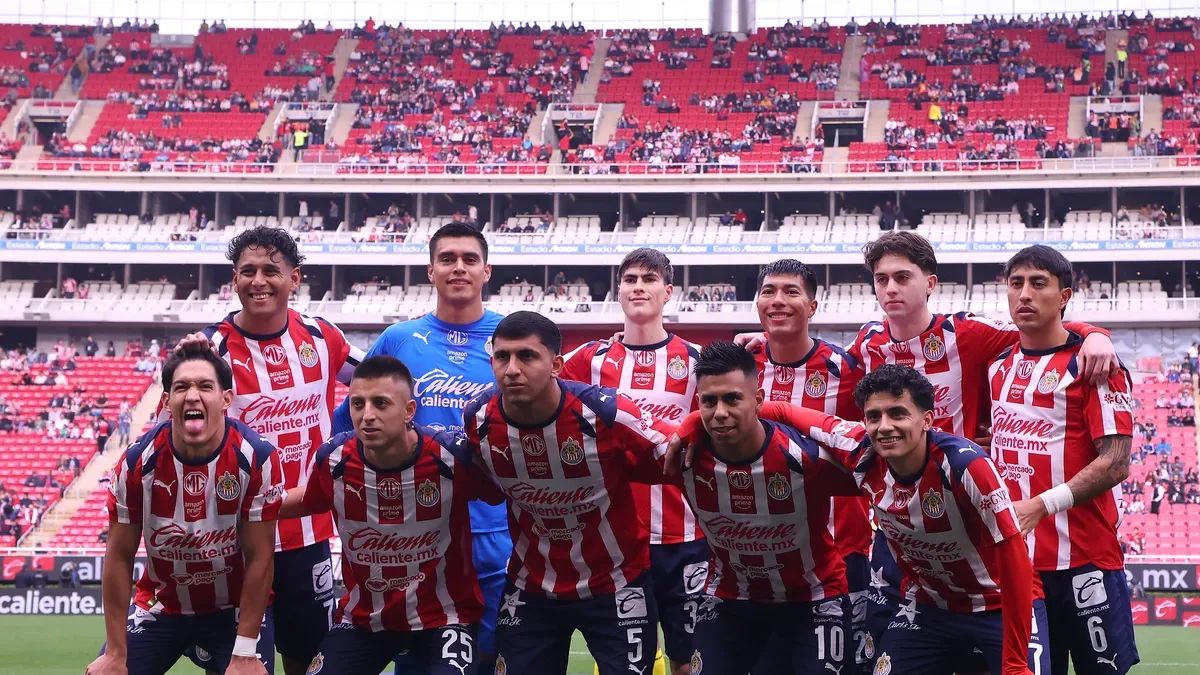 Chivas celebra su victoria mientras América enfrenta una racha preocupante.
