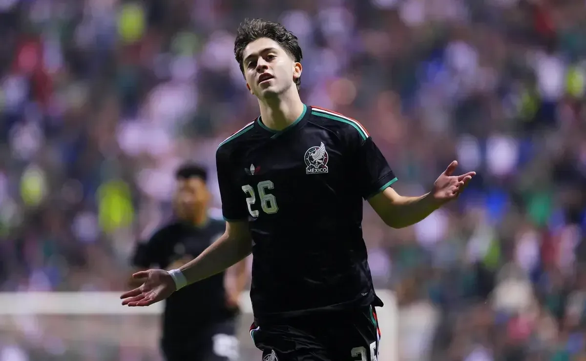 El desempeño de los jugadores de Chivas en el amistoso contra Ghana destaca sus aportaciones al Tri.