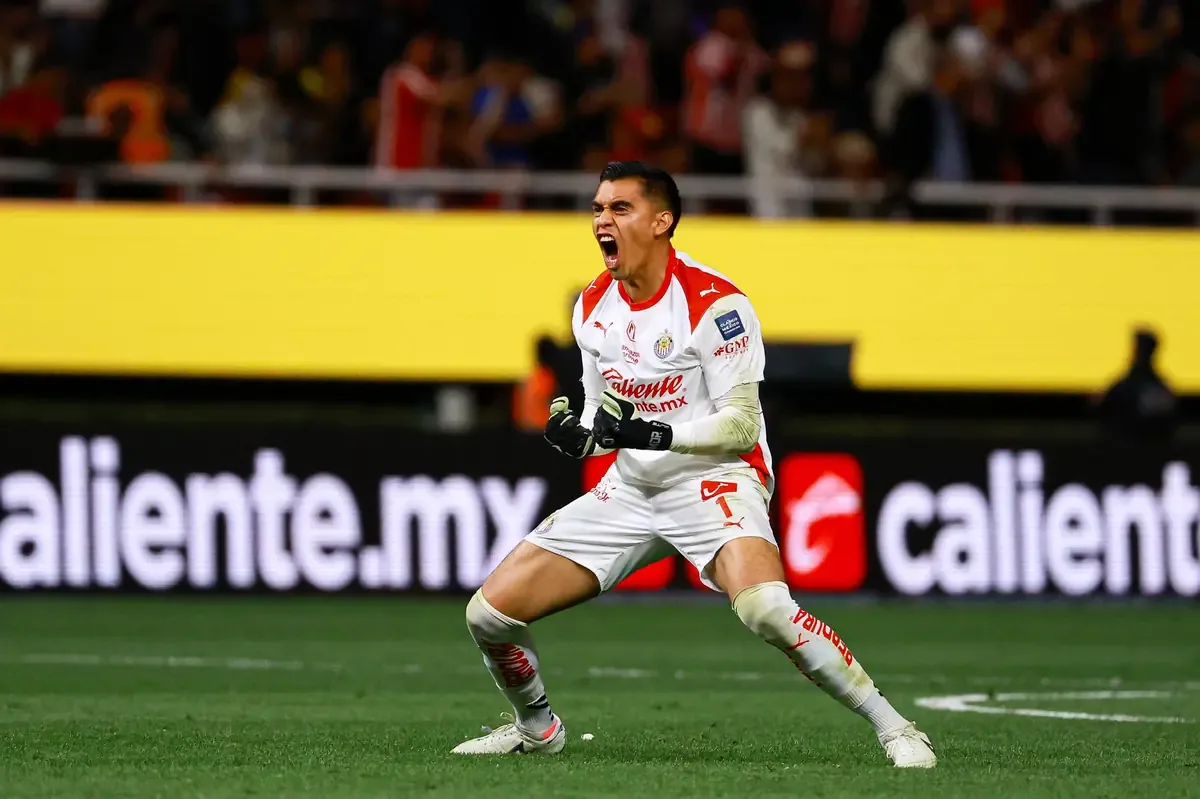 Chivas se impone a América en un emocionante Clásico, reafirmándose como líder del torneo.
