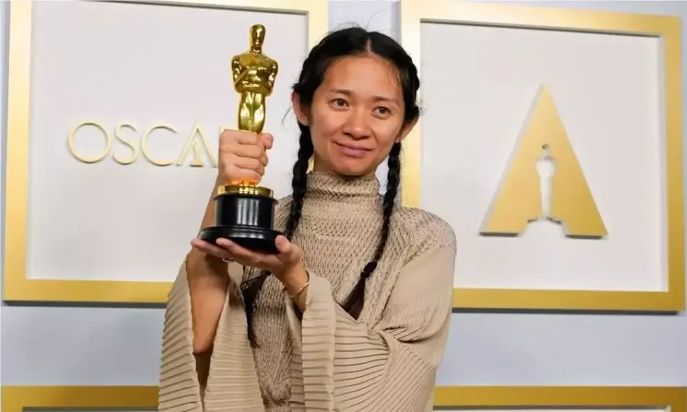 Chloé Zhao, nominada a los Oscar 2026 por su película "Hamnet".