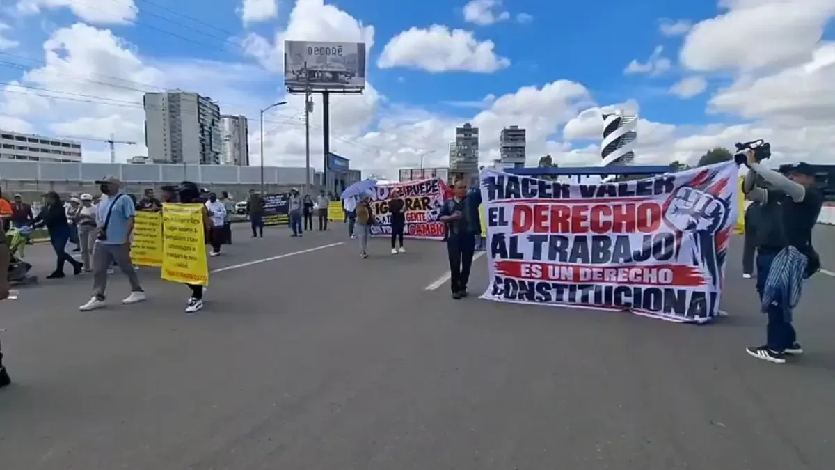 La manifestación busca que las autoridades permitan operar a los transportistas de Palalia's Tour.