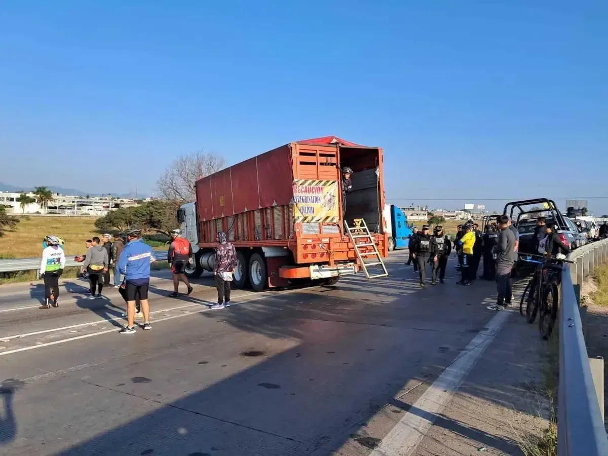 El incidente involucra a un grupo de peregrinos ciclistas que se dirigían a un evento religioso, resultando en varios heridos.