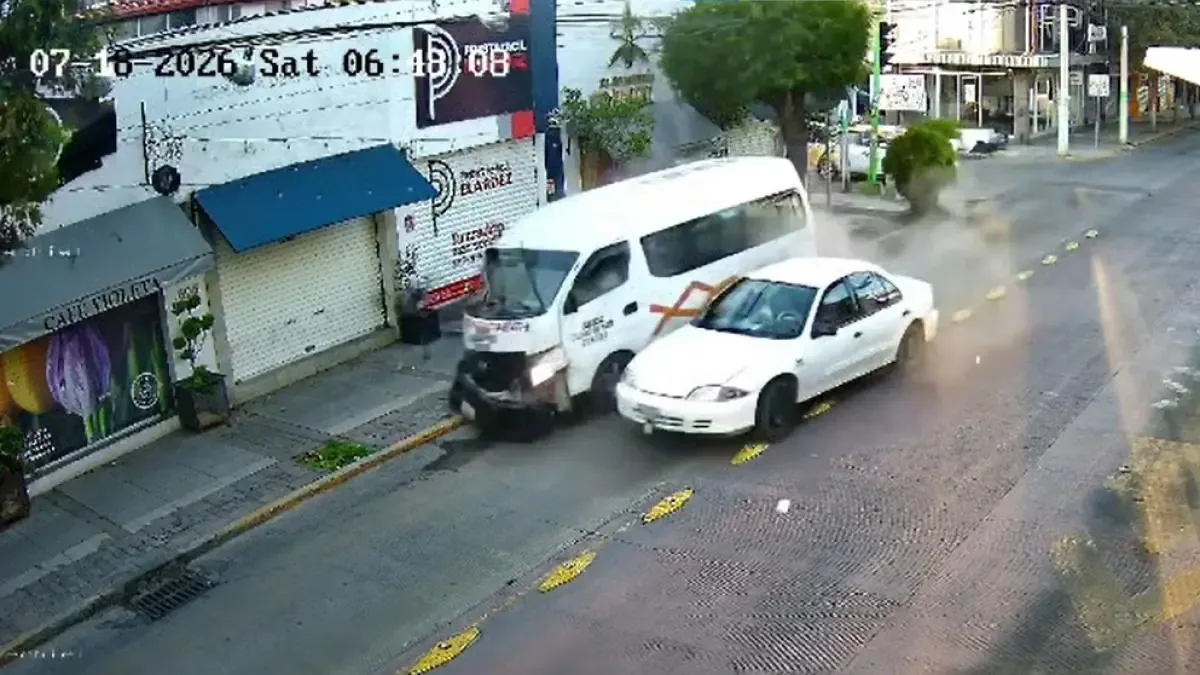 Accidente en la avenida Revolución provoca atención médica para los afectados.