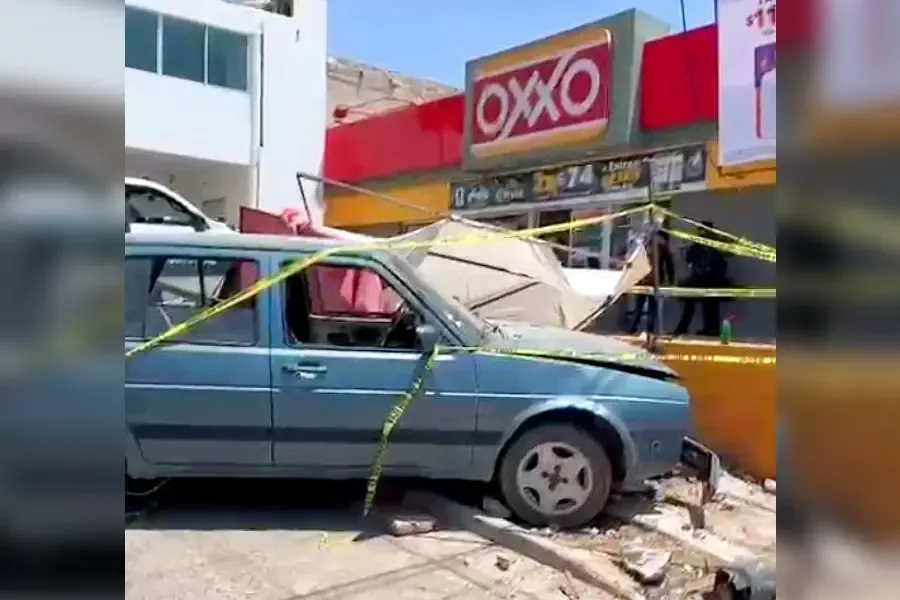 Un accidente automovilístico en Zapopan causó lesiones a varias personas al impactar un puesto de carnitas.