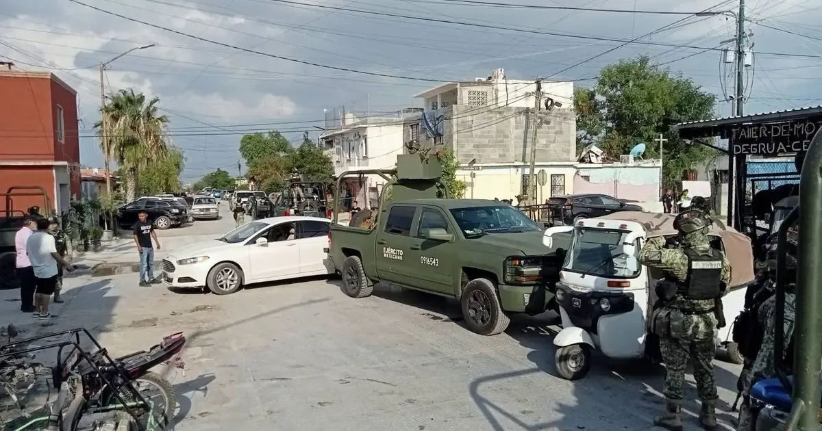 Dos personas, incluyendo a una menor, resultan lesionadas tras choque con unidad militar en Nuevo Laredo.