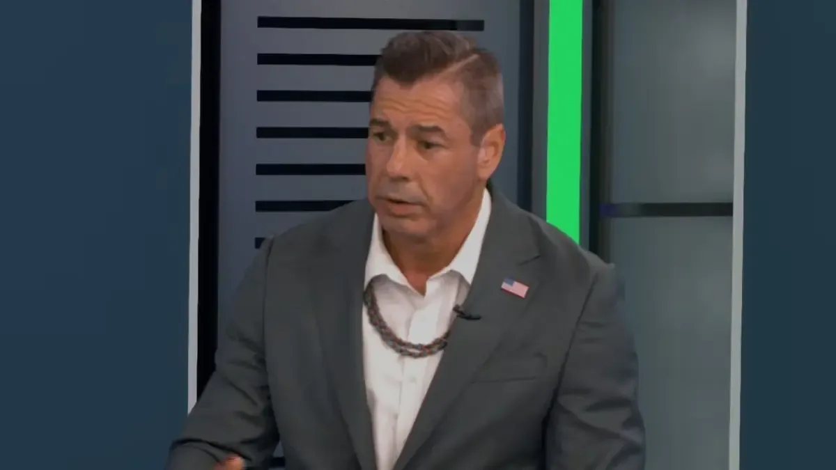 El candidato demócrata aborda problemas de costo de vida y salud en su campaña.