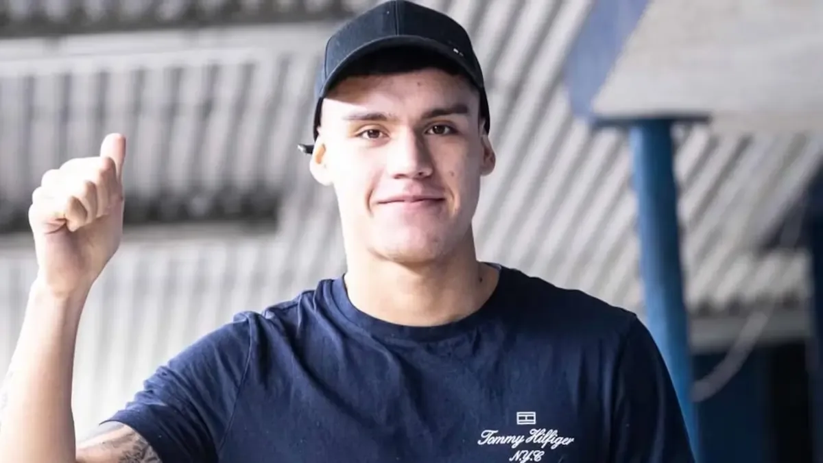 El joven portero destaca su crecimiento y gratitud hacia su familia y entrenador.