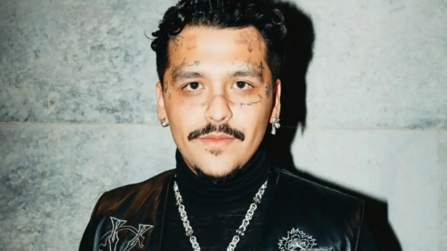 "Christian Nodal compartió un audio para abordar rumores y criticas."