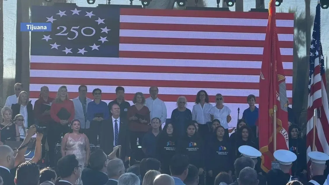 La ceremonia de retiro resalta la amistad entre México y EE.UU. y el compromiso de cooperación binacional.