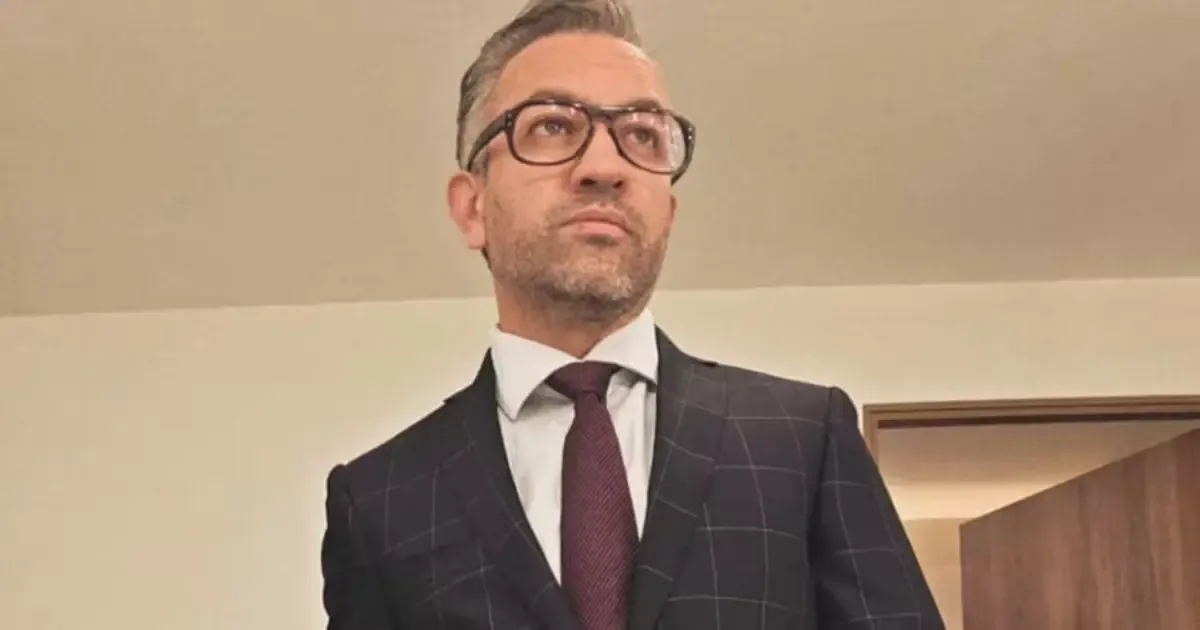 Chumel Torres enfrenta críticas y ofrece disculpas tras un comentario polémico en redes.