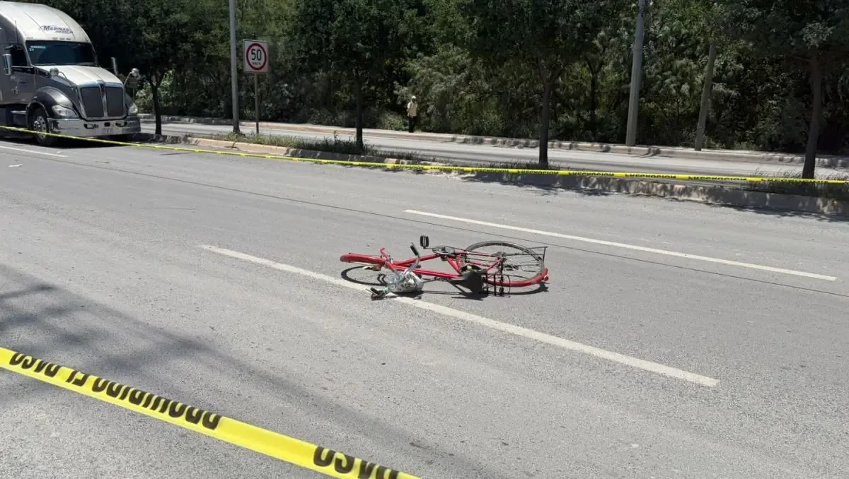 Un ciclista perdió la vida en un accidente en la carretera Santa Rosa, causando congestión vehicular en la zona.