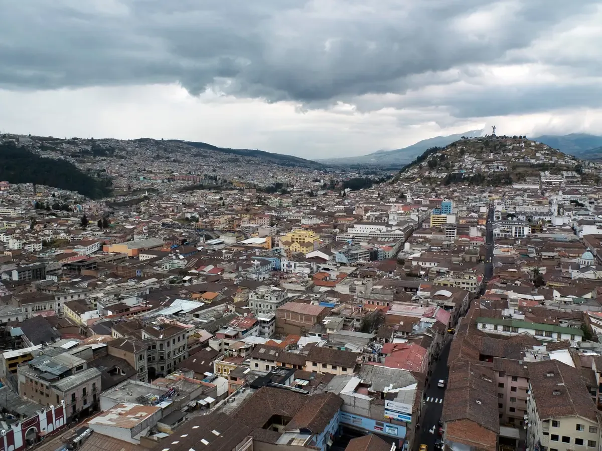El SMN monitorea dos zonas de inestabilidad que podrían desarrollar el ciclón tropical Hernán.