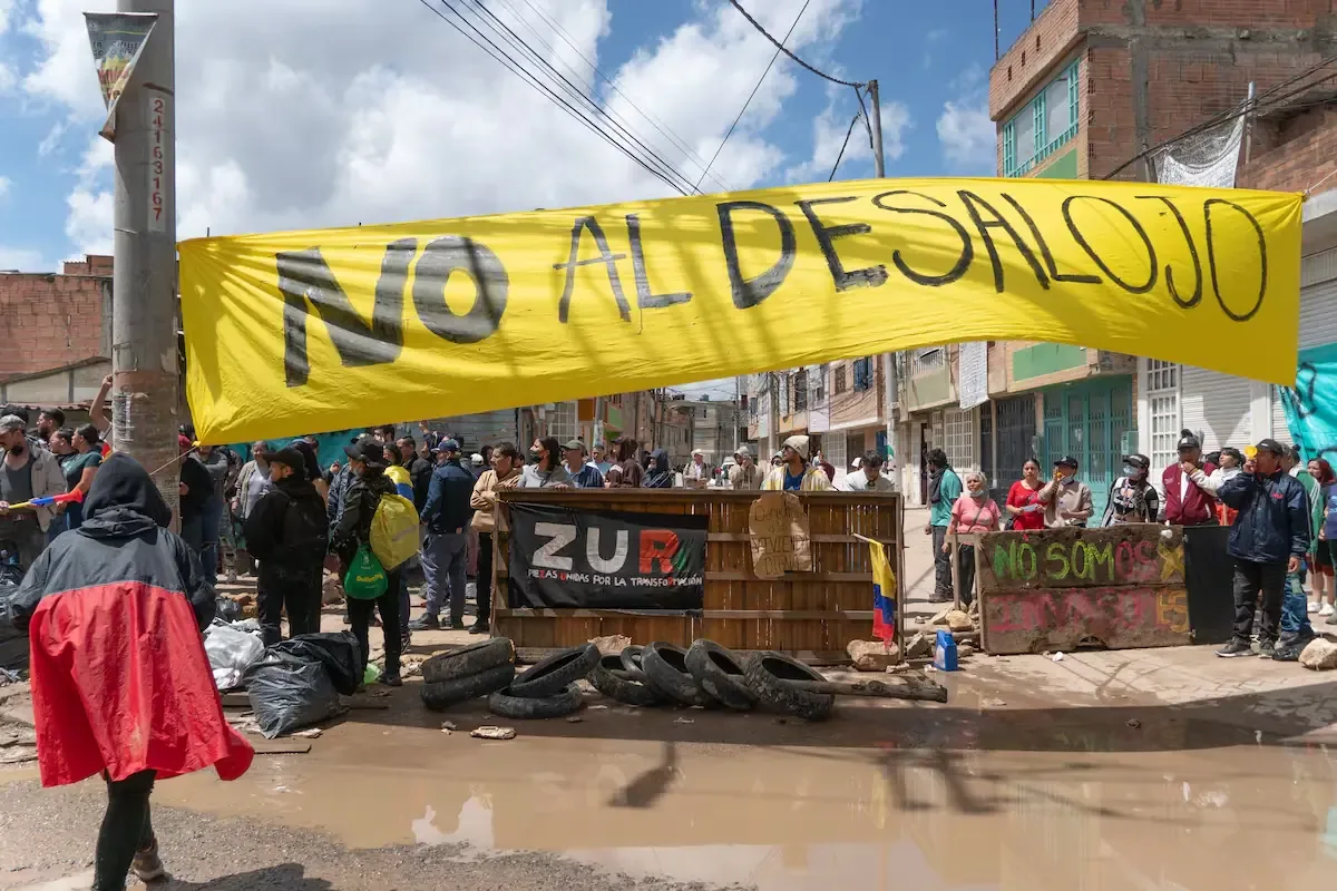 Más de cien familias enfrentan el peligro de perder sus hogares en El Remanso ante una inminente orden de desalojo.