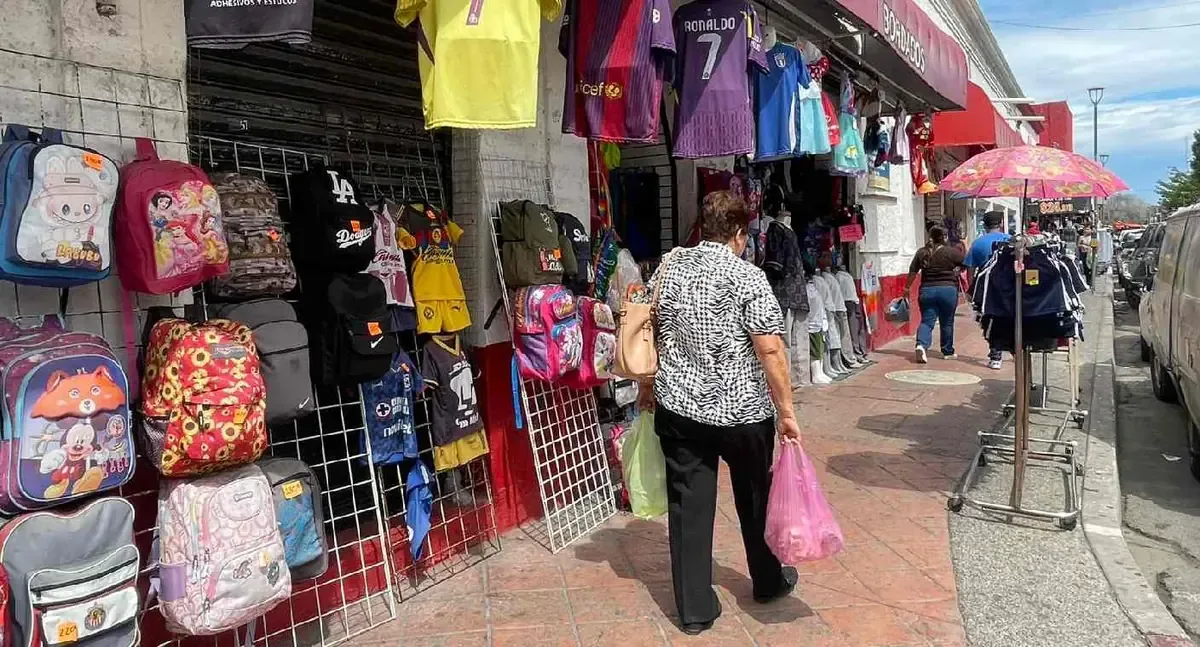 Las compras de última hora se realizan antes del regreso a clases de más de 500 mil alumnos en Sonora.